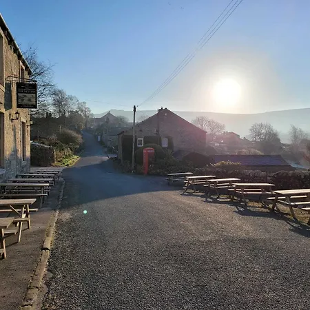 New Oda ve Kahvaltı 3*